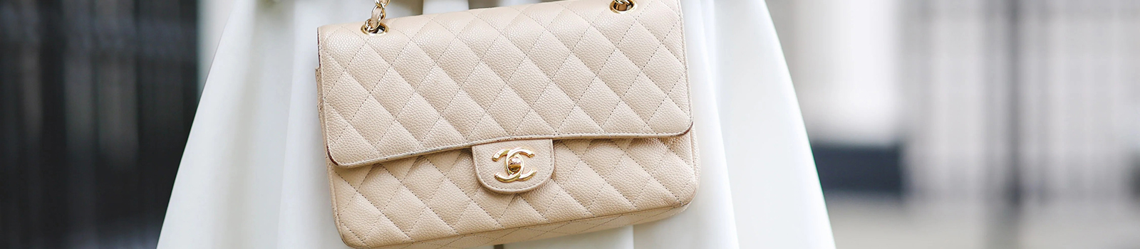 магазин брендовых обуви, сумок, аксессуаров и одежды Chanel