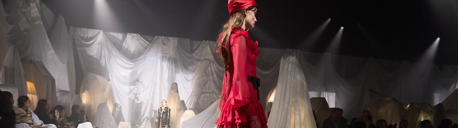 Весенне-летняя коллекция Valentino 2025