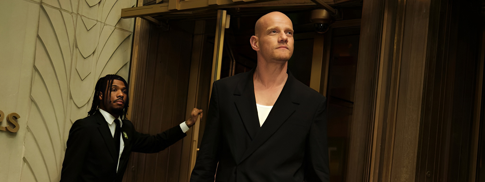 Гармония света и минимализма: мода на стыке элегантности и архитектуры Гармония света и минимализма: мода на стыке элегантности и архитектуры