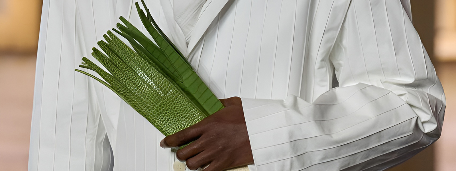 Подвеска в виде чеснока из коллекции Jacquemus Le Paysan 2025 Подвеска в виде чеснока из коллекции Jacquemus Le Paysan 2025