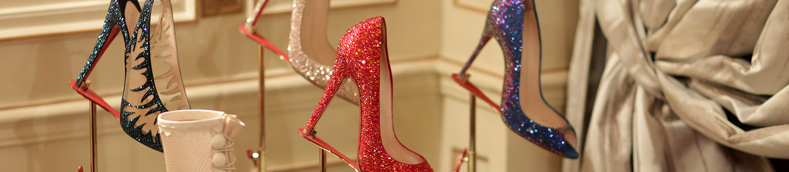 Обувь, сумки, аксессуары от Christian Louboutin