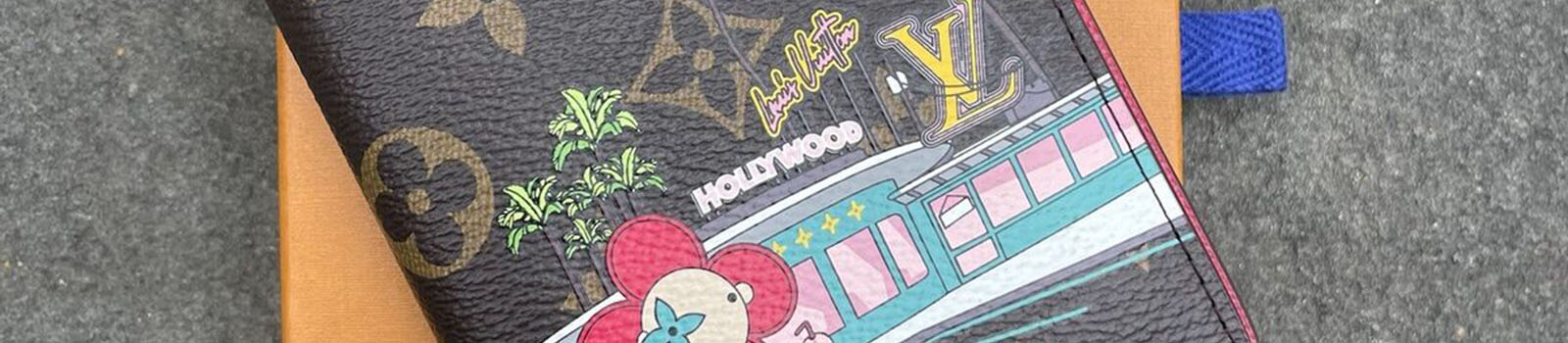 Купить женскую обложку для документов, копия премиального бренда с доставкой. Купить женскую обложку для документов, копия премиального бренда с доставкой.