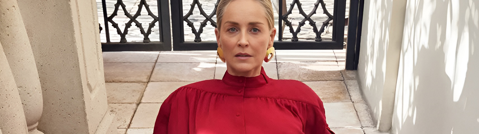 Культ силы и соблазна: капсула Mugler x Шэрон Стоун как возвращение в 90-е Культ силы и соблазна: капсула Mugler x Шэрон Стоун как возвращение в 90-е