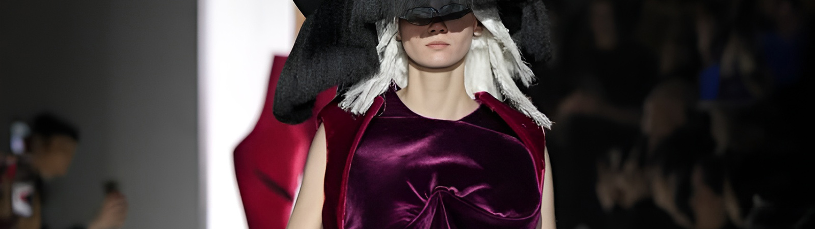 Показ осенне-зимней коллекции Comme des Gar&ccedil;ons 2025