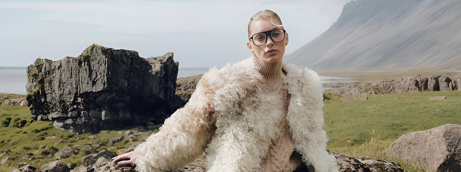 Эльза Хоск и исландский ветер: осенний кампейн EKONIKA Эльза Хоск и исландский ветер: осенний кампейн EKONIKA