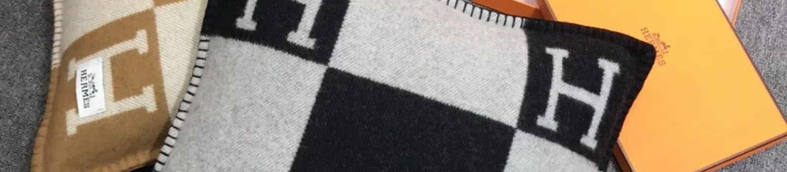 Подушки копии люкс брендов, купить реплики для интерьера Подушки копии люкс брендов, купить реплики для интерьера