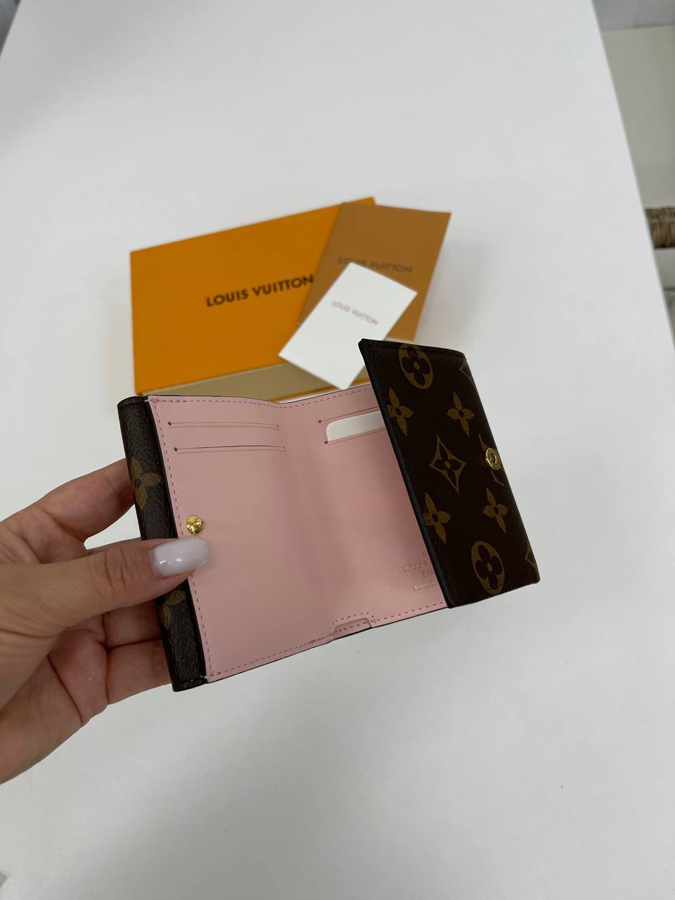 Коллекционный кошелек Louis Vuitton BP-34144 Коллекционный кошелек Louis Vuitton BP-34144