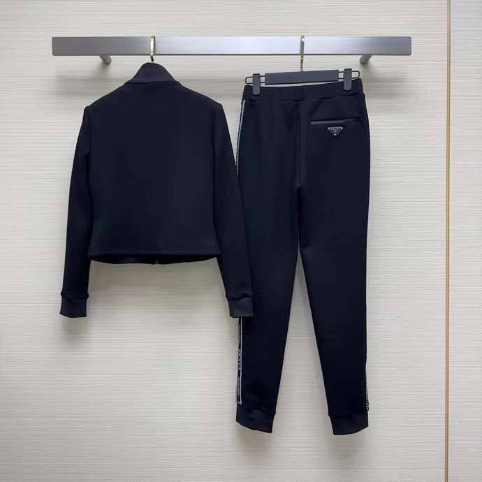 Люксовый спортивный костюм Prada BP-40817 Люксовый спортивный костюм Prada BP-40817