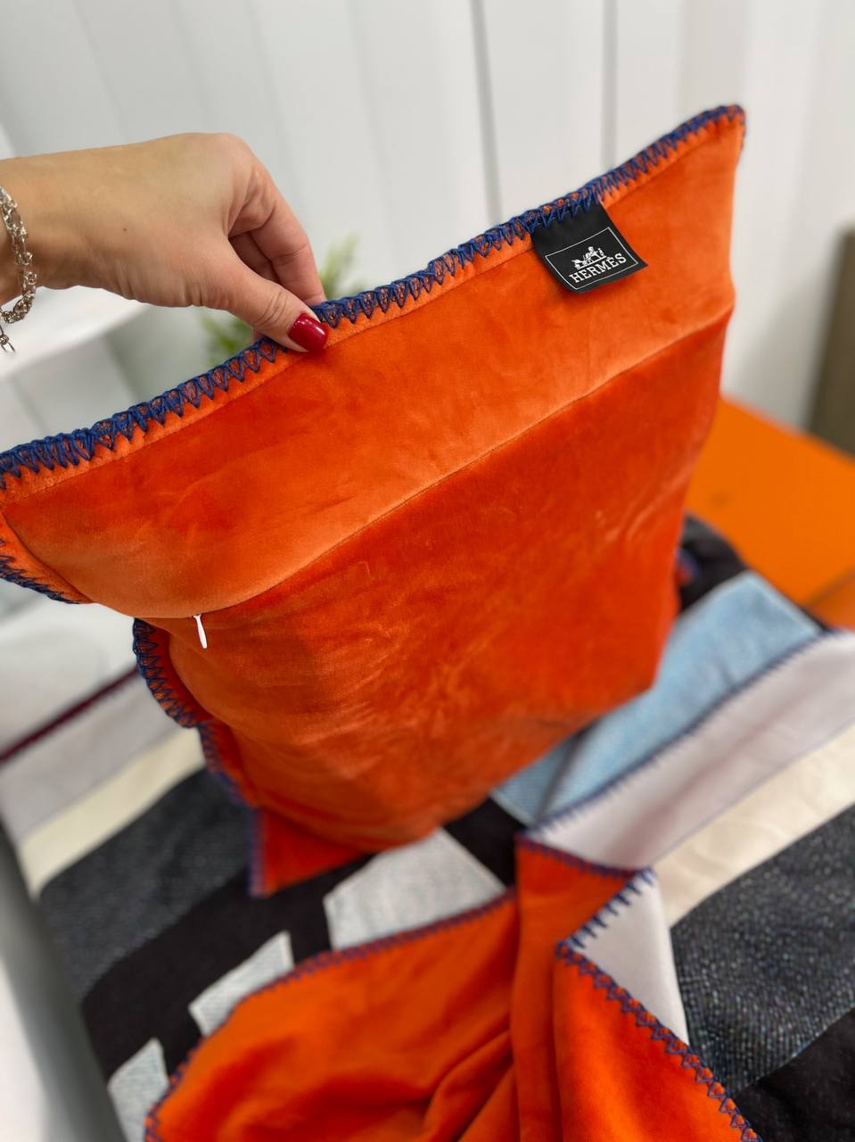 Подушка серо-синяя Hermes BP-24478 Подушка серо-синяя Hermes BP-24478