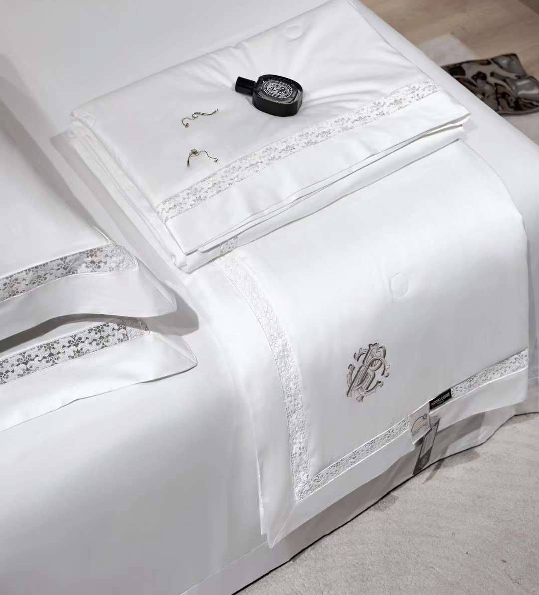 Роскошный комплект постельного белья Roberto Cavalli BP-33937 Роскошный комплект постельного белья Roberto Cavalli BP-33937