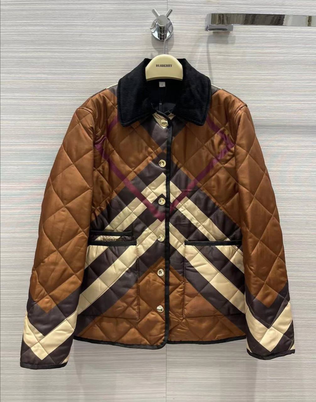Куртка повседневная женская Burberry BP-19503 Куртка повседневная женская Burberry BP-19503
