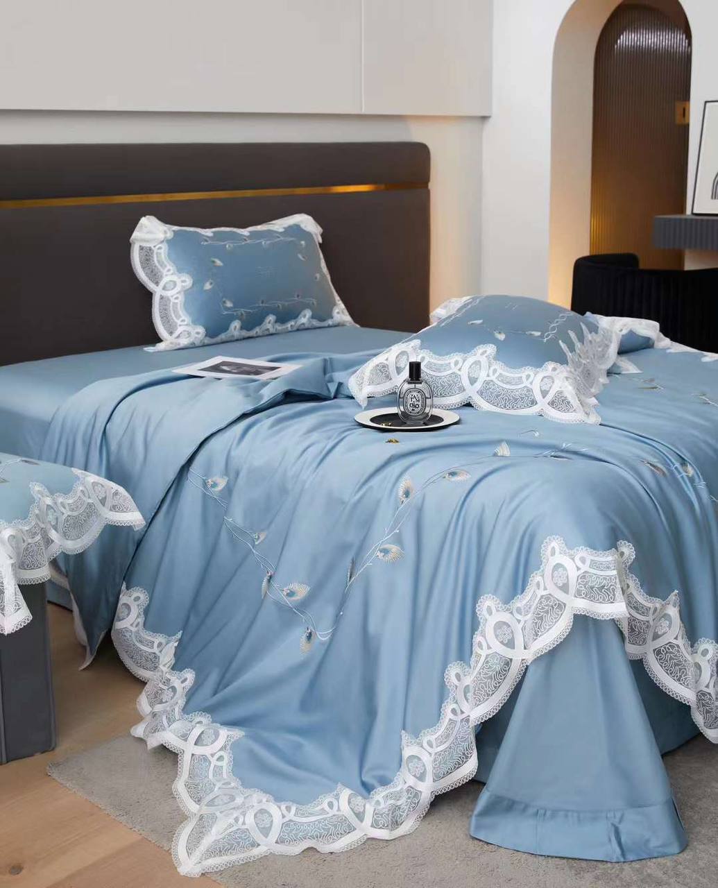 Голубой комплект постельного белья Christian Dior BP-41970 Голубой комплект постельного белья Christian Dior BP-41970
