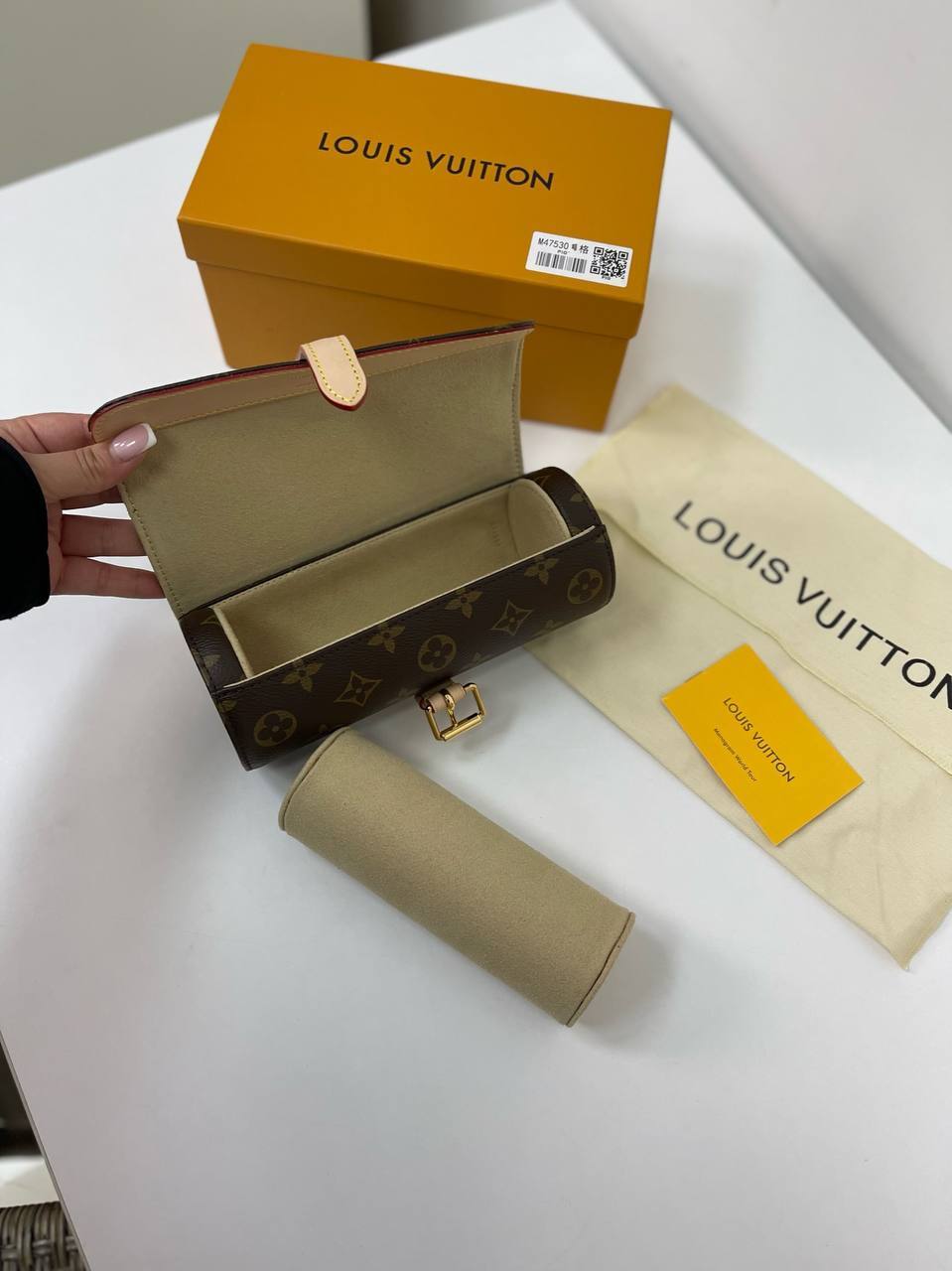 Футляр Louis Vuitton для хранения часов BP-26637 Футляр Louis Vuitton для хранения часов BP-26637