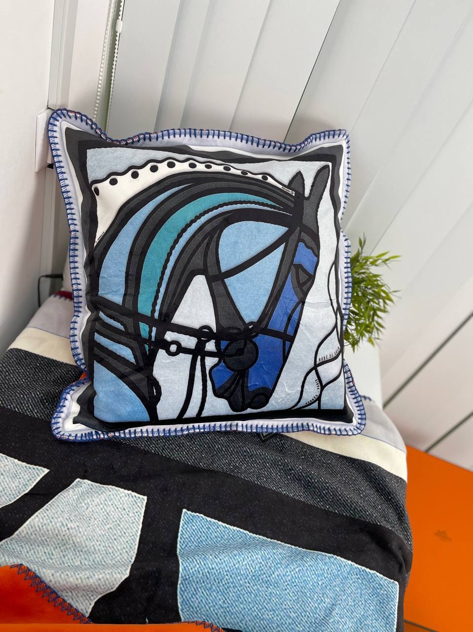 Подушка серо-синяя Hermes BP-24478 Подушка серо-синяя Hermes BP-24478