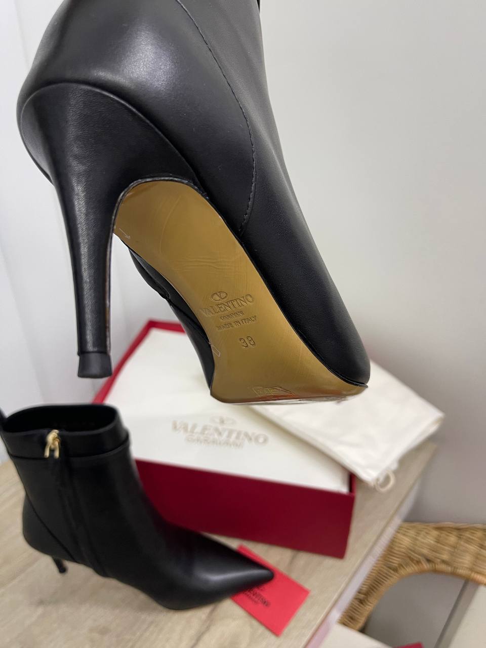 Кожаные люксовые ботильоны Valentino BP-23152 Кожаные люксовые ботильоны Valentino BP-23152