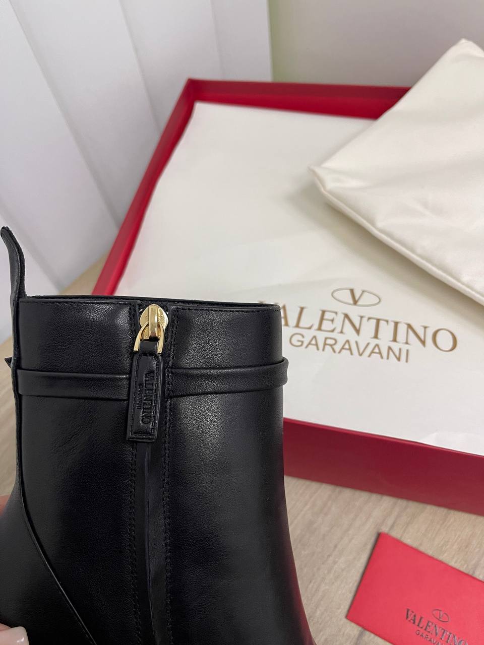 Кожаные люксовые ботильоны Valentino BP-23152 Кожаные люксовые ботильоны Valentino BP-23152