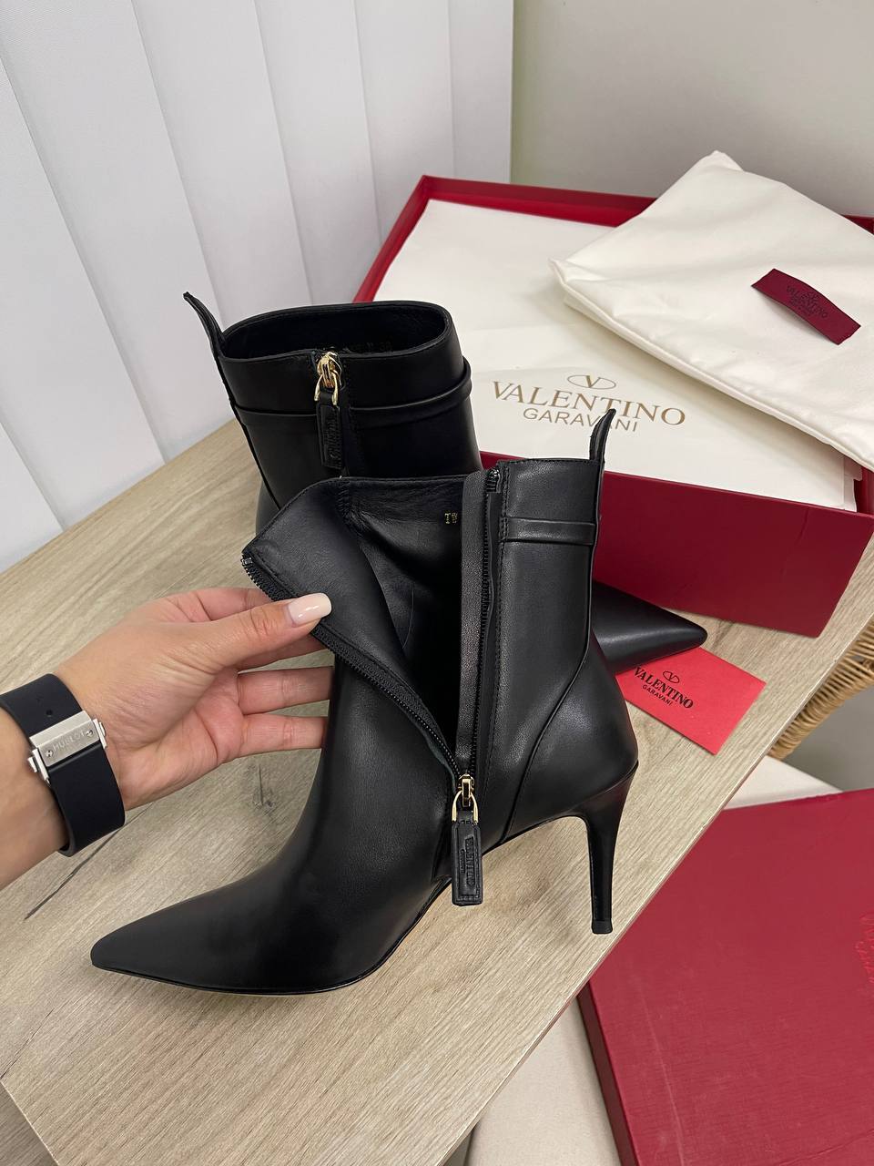 Кожаные люксовые ботильоны Valentino BP-23152 Кожаные люксовые ботильоны Valentino BP-23152