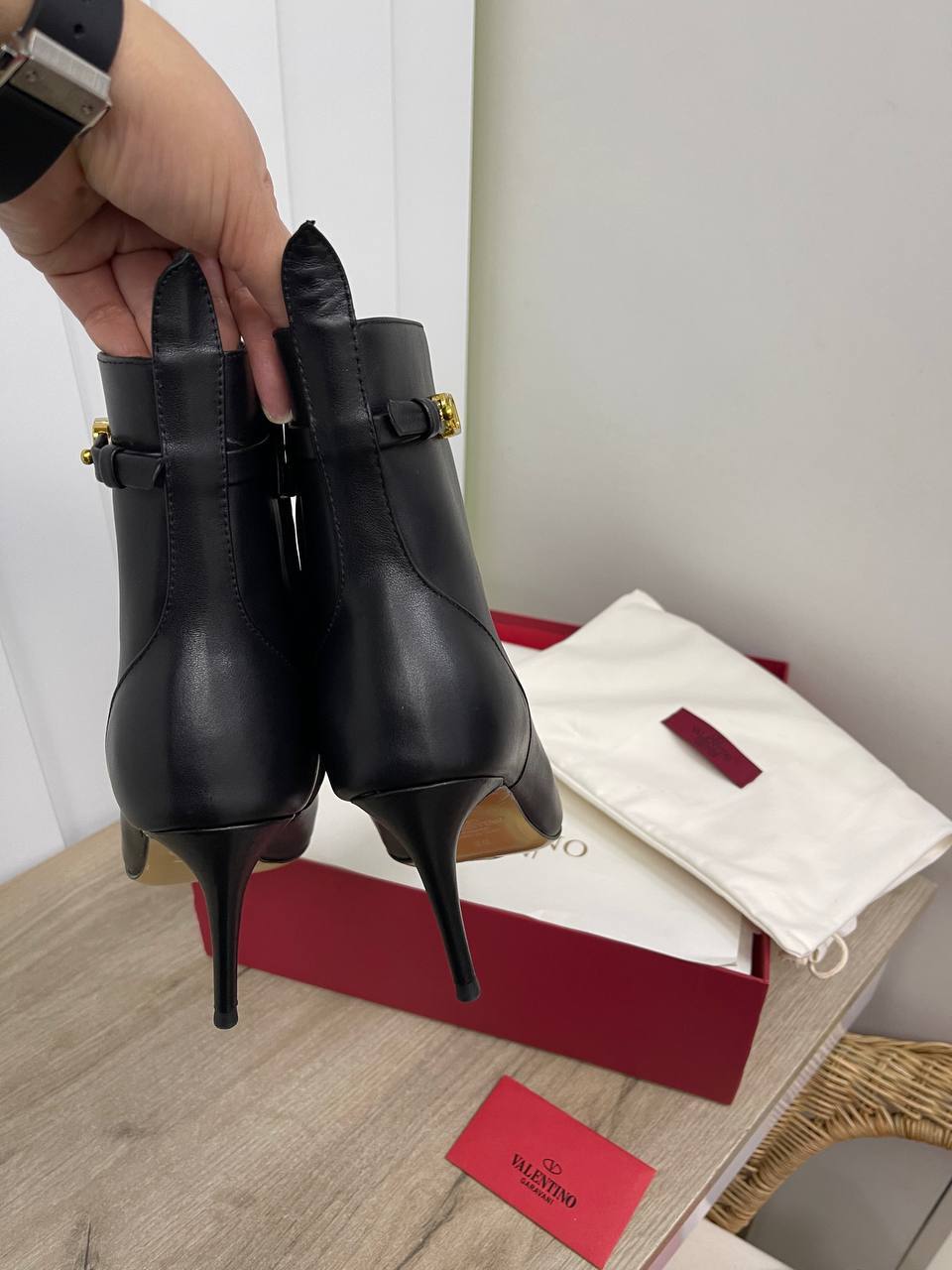 Кожаные люксовые ботильоны Valentino BP-23152 Кожаные люксовые ботильоны Valentino BP-23152