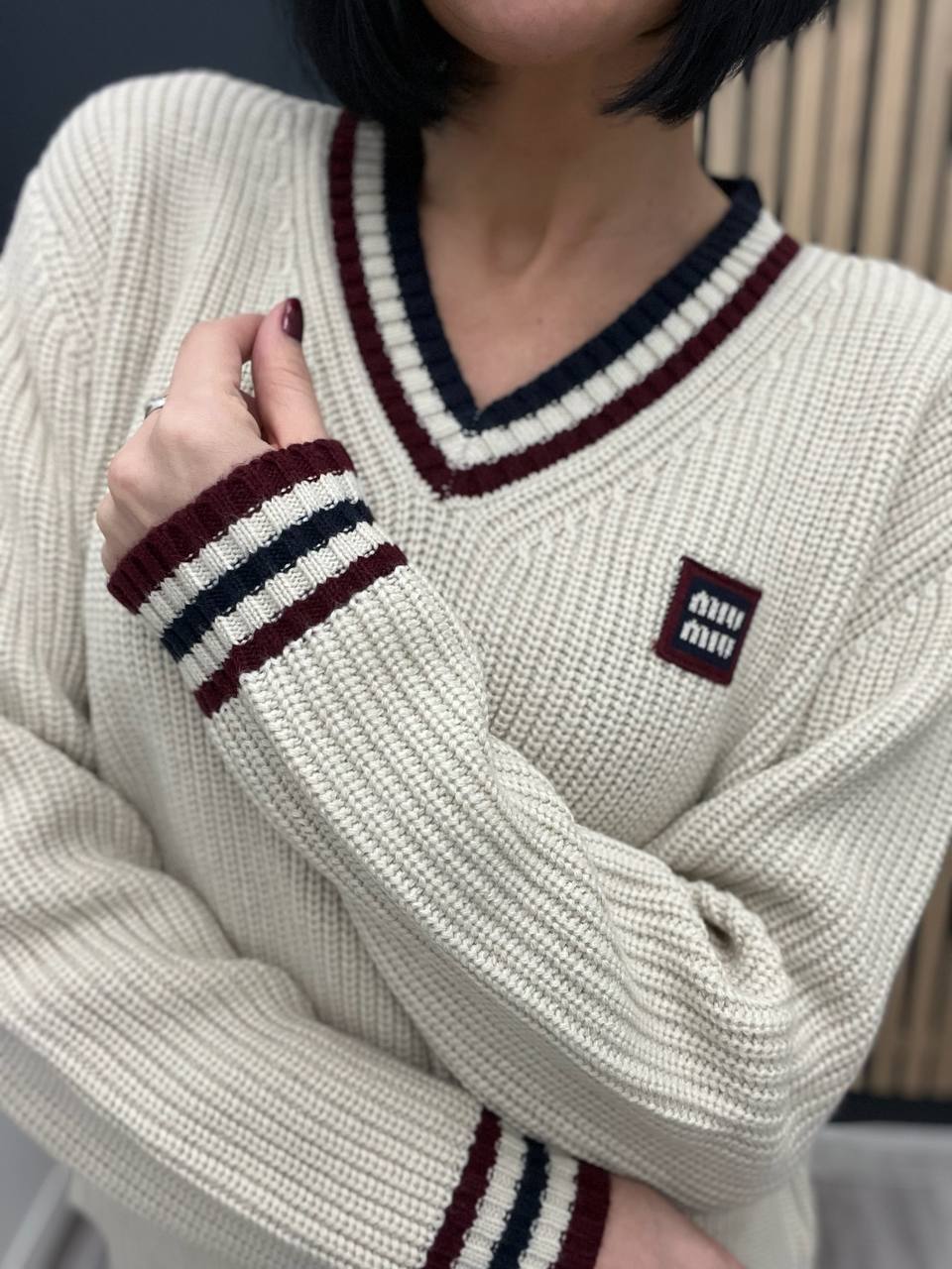 Повседневный свитер Miu Miu BP-45684 Повседневный свитер Miu Miu BP-45684