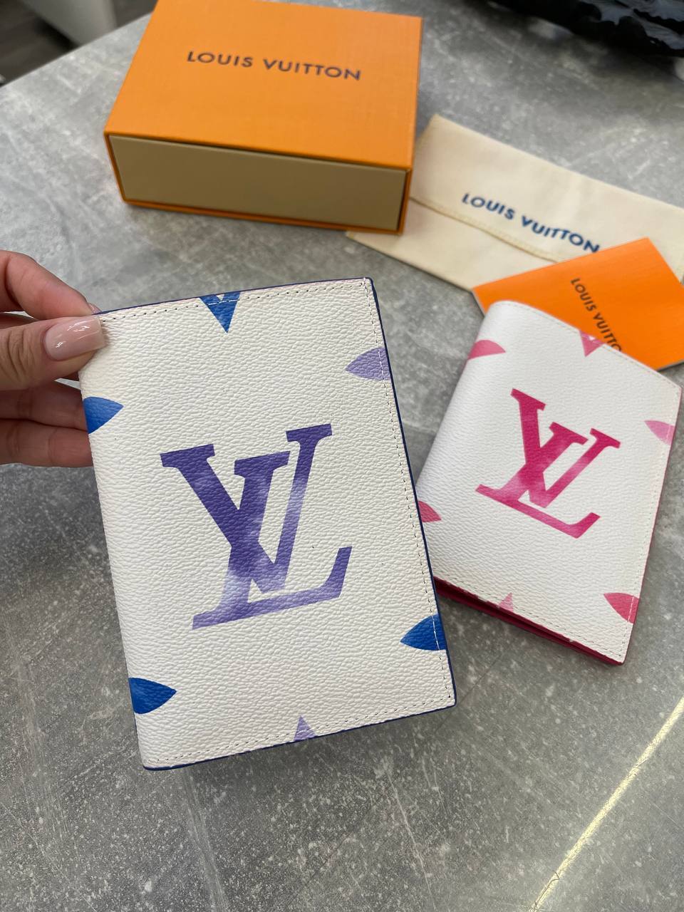 Обложка на паспорт коллекционная Louis Vuitton BP-48144 Обложка на паспорт коллекционная Louis Vuitton BP-48144