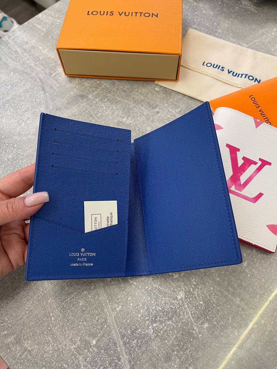 Обложка на паспорт коллекционная Louis Vuitton BP-48144 Обложка на паспорт коллекционная Louis Vuitton BP-48144