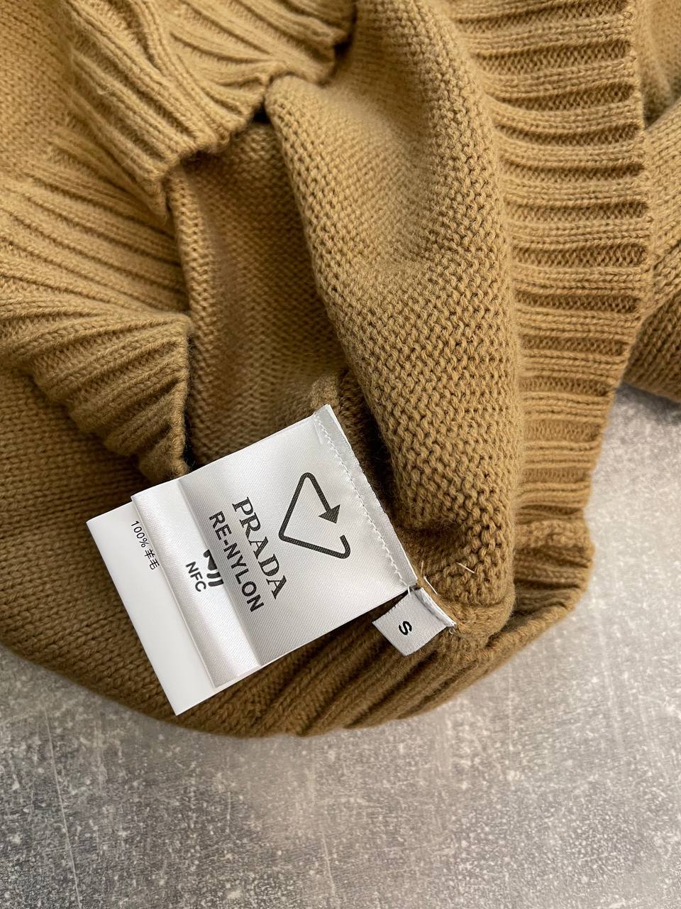 Коллекционный женский свитер Prada BP-42535 Коллекционный женский свитер Prada BP-42535