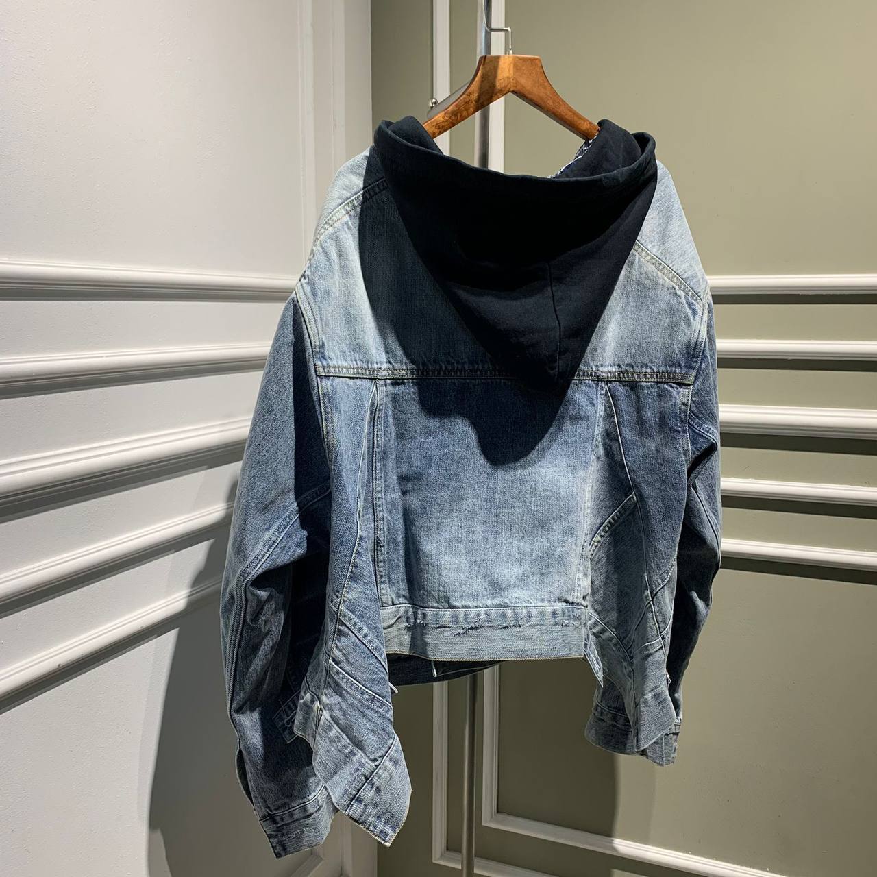 Куртка трендовая Balenciaga BP-18551 Куртка трендовая Balenciaga BP-18551