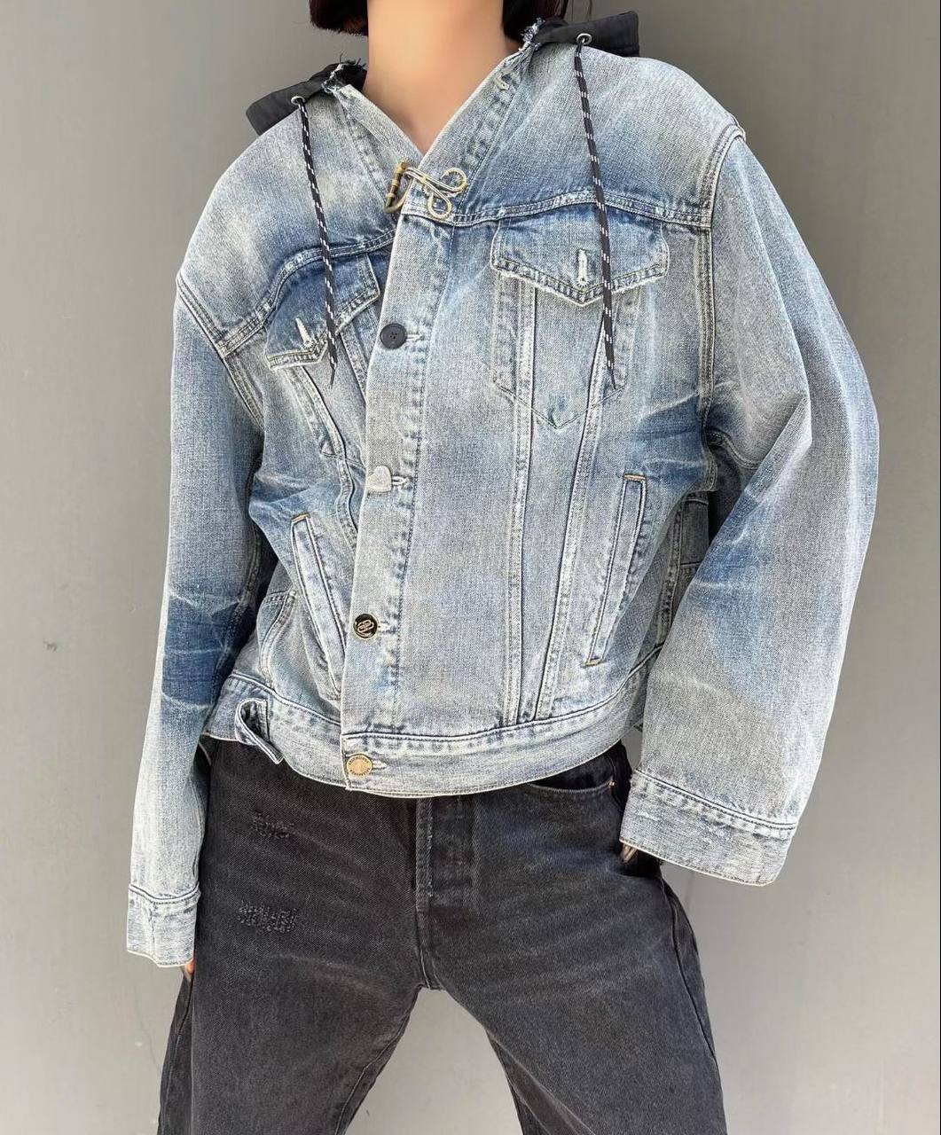 Куртка трендовая Balenciaga BP-18551 Куртка трендовая Balenciaga BP-18551