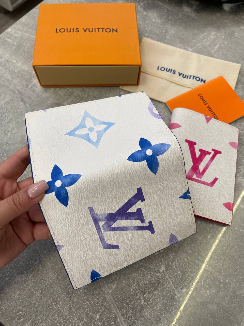 Обложка на паспорт коллекционная Louis Vuitton BP-48144 Обложка на паспорт коллекционная Louis Vuitton BP-48144