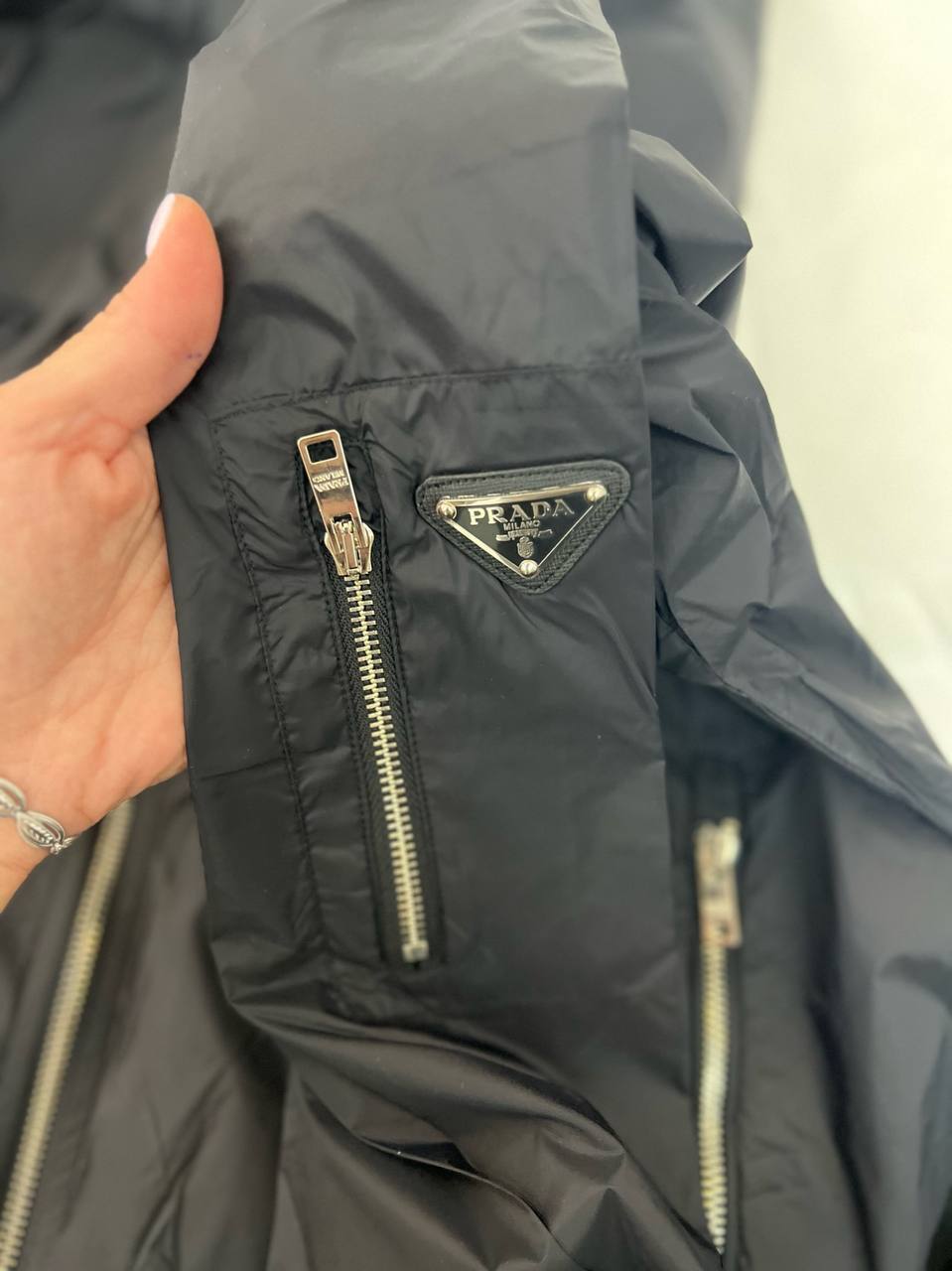 Стильная двусторонняя ветровка Prada BP-37736 Стильная двусторонняя ветровка Prada BP-37736