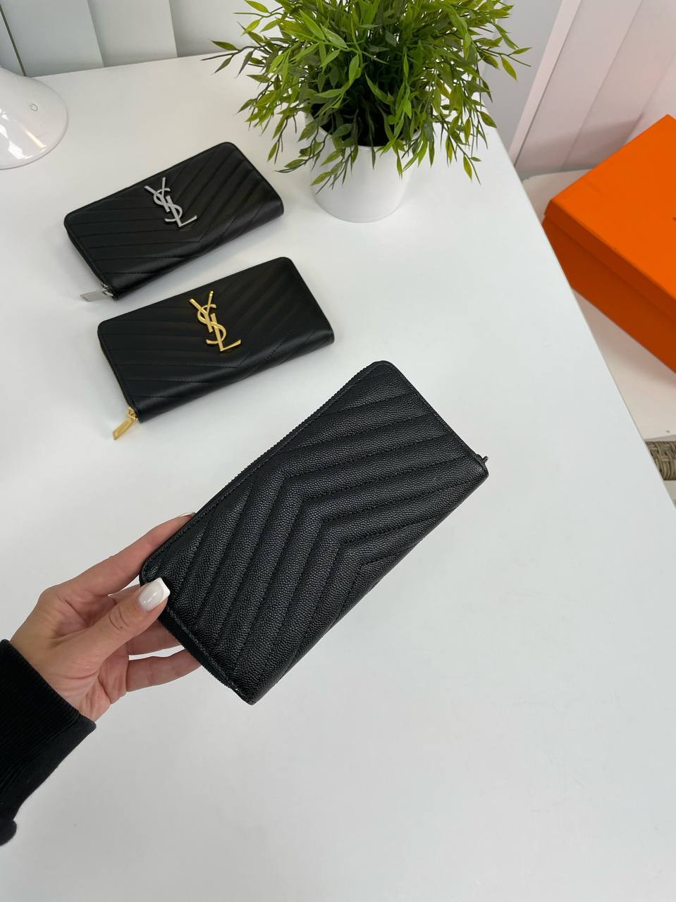 Повседневный кошелек Yves Saint Laurent BP-20569 Повседневный кошелек Yves Saint Laurent BP-20569