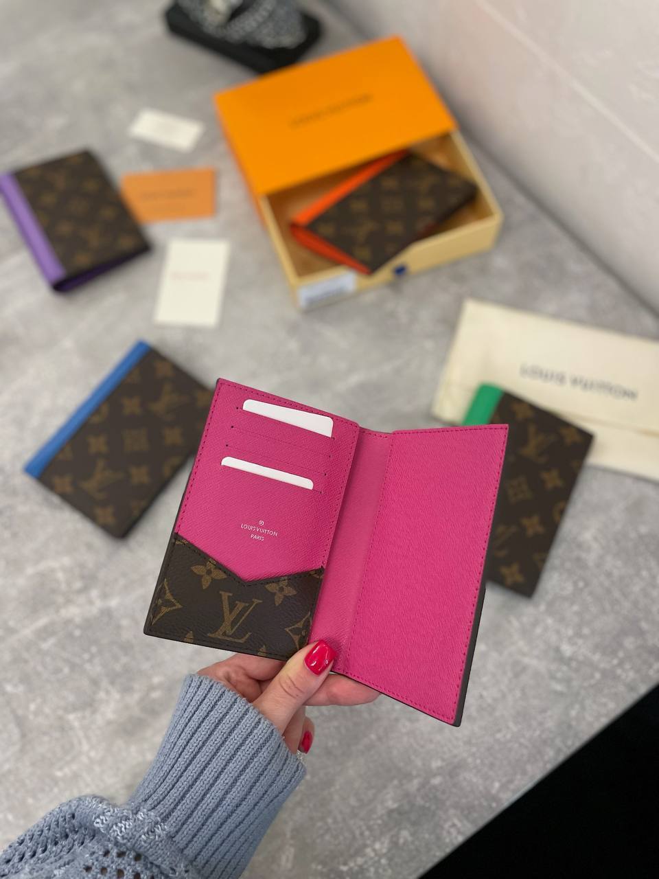 Коллекционная обложка на паспорт Louis Vuitton BP-47909 Коллекционная обложка на паспорт Louis Vuitton BP-47909