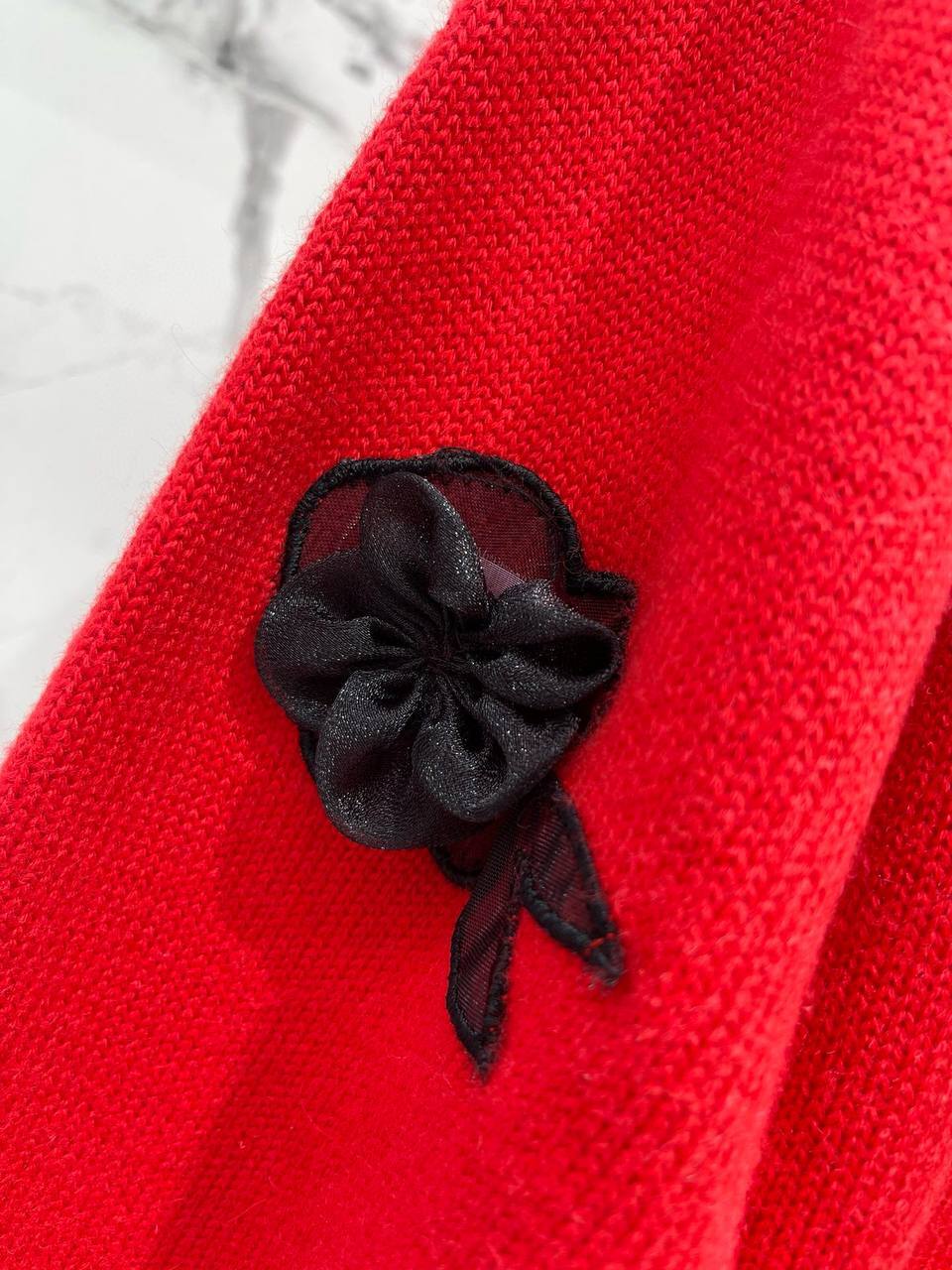 Красный кардиган с дизайнерскими украшениями Valentino Garavani VLTN BP-101359 Красный кардиган с дизайнерскими украшениями Valentino Garavani VLTN BP-101359