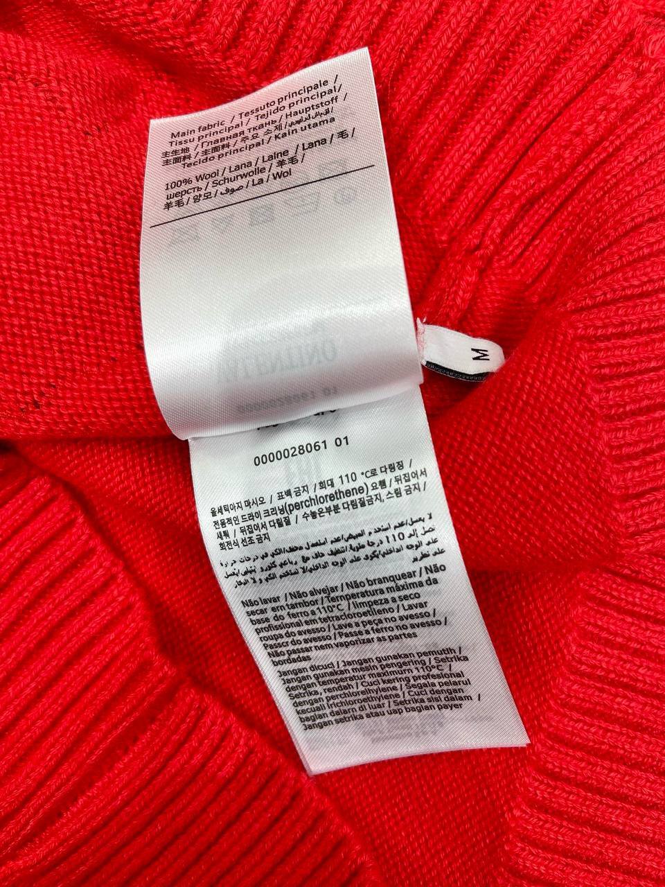 Красный кардиган с дизайнерскими украшениями Valentino Garavani VLTN BP-101359 Красный кардиган с дизайнерскими украшениями Valentino Garavani VLTN BP-101359