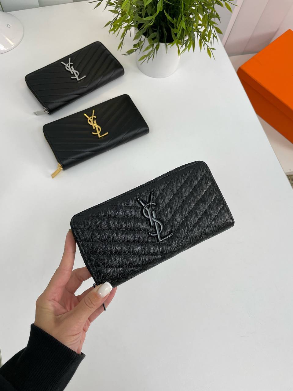 Повседневный кошелек Yves Saint Laurent BP-20569 Повседневный кошелек Yves Saint Laurent BP-20569