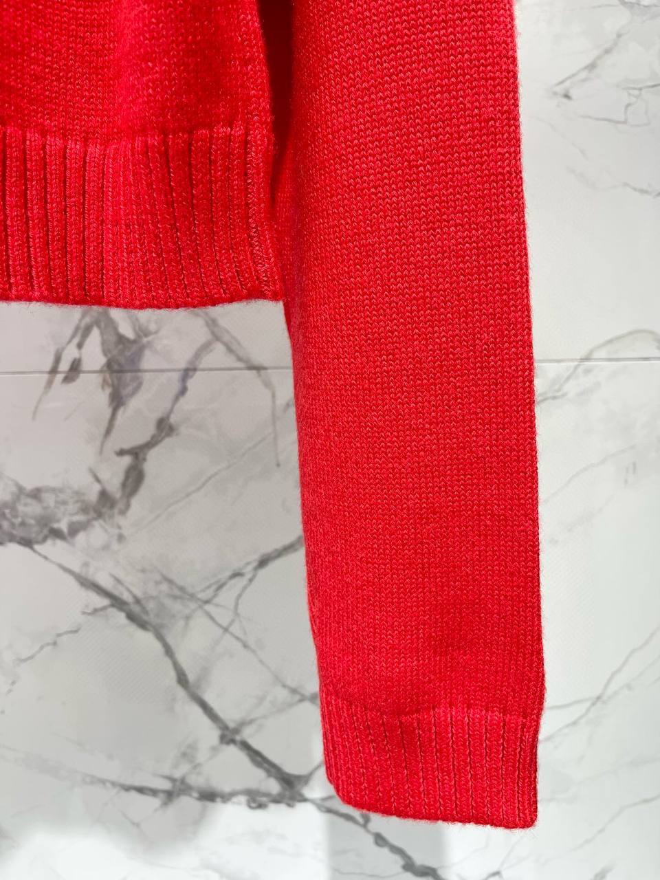 Красный кардиган с дизайнерскими украшениями Valentino Garavani VLTN BP-101359 Красный кардиган с дизайнерскими украшениями Valentino Garavani VLTN BP-101359