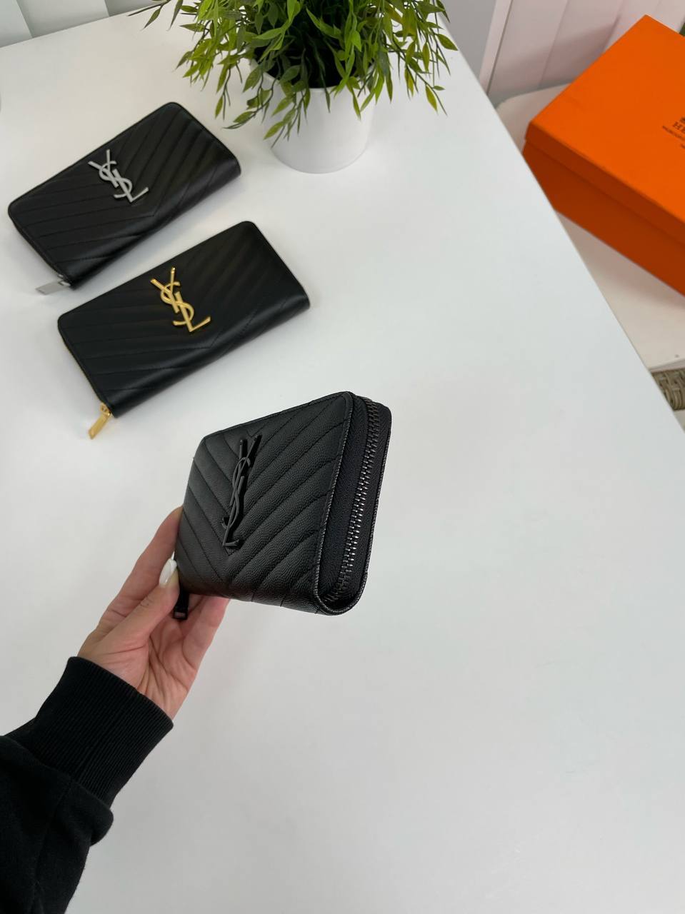 Повседневный кошелек Yves Saint Laurent BP-20569 Повседневный кошелек Yves Saint Laurent BP-20569