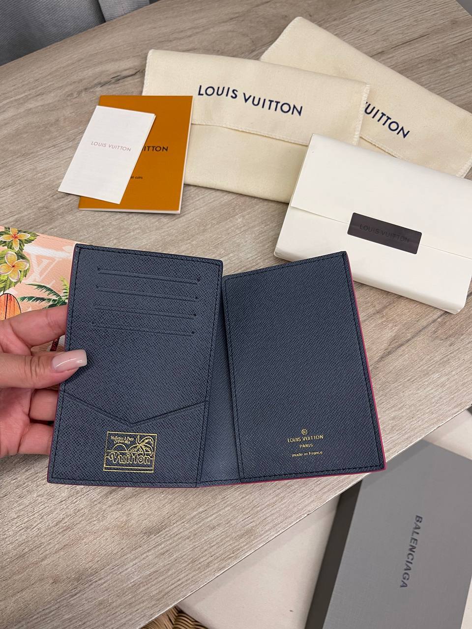 Коллекционная обложка на паспорт Louis Vuitton BP-51930 Коллекционная обложка на паспорт Louis Vuitton BP-51930