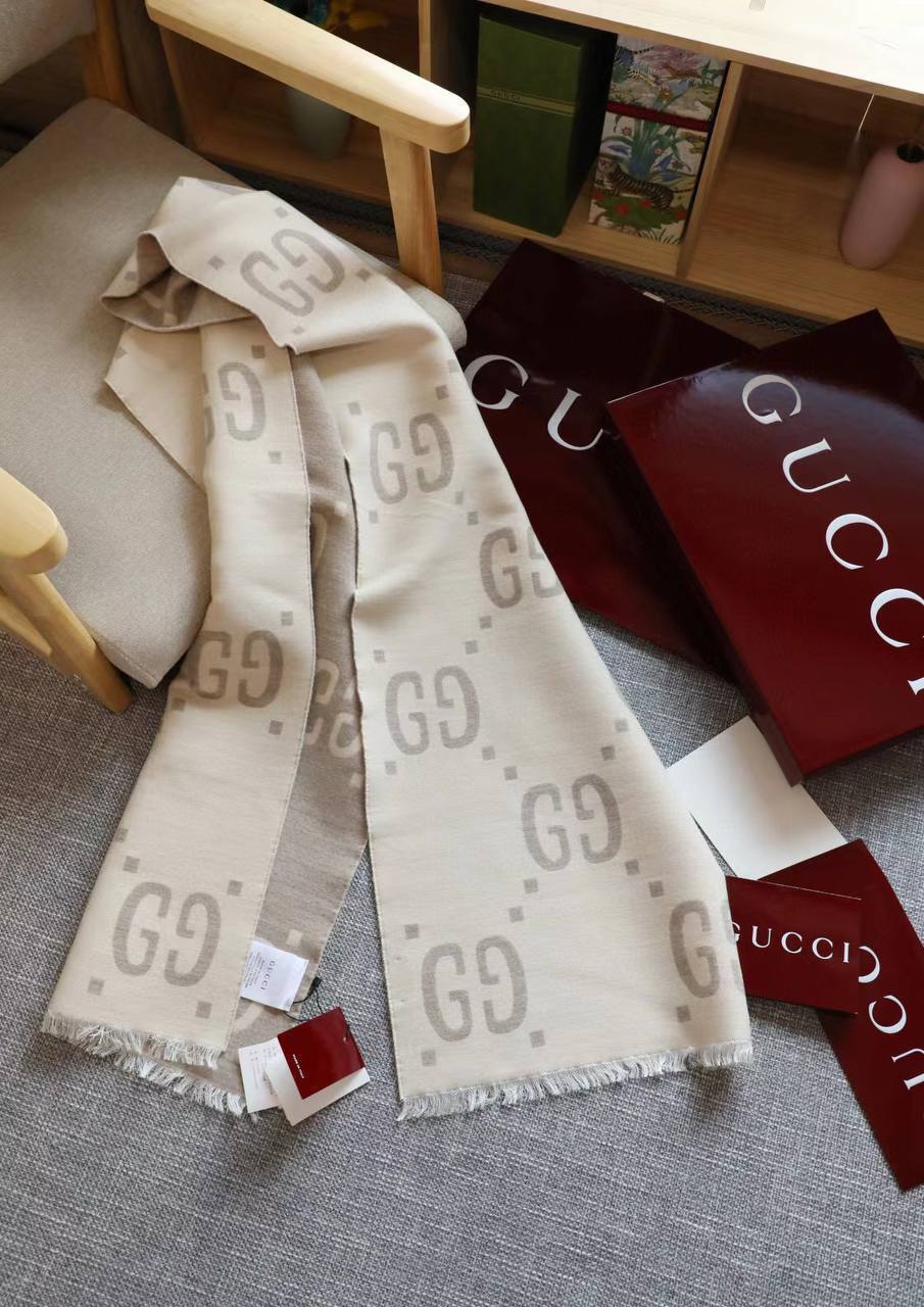 Лимитированный шарф бежевый Gucci BP-701302 Лимитированный шарф бежевый Gucci BP-701302