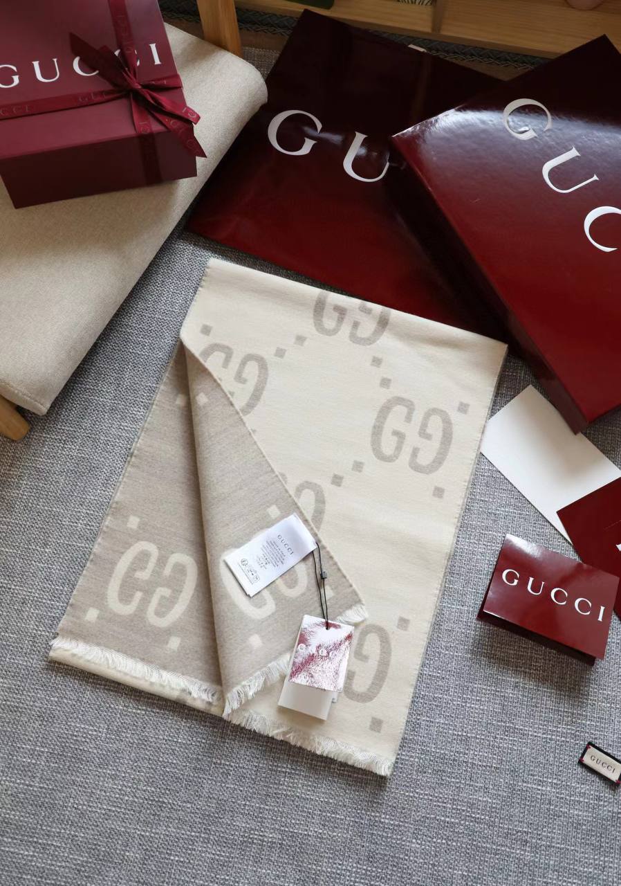 Лимитированный шарф бежевый Gucci BP-701302 Лимитированный шарф бежевый Gucci BP-701302