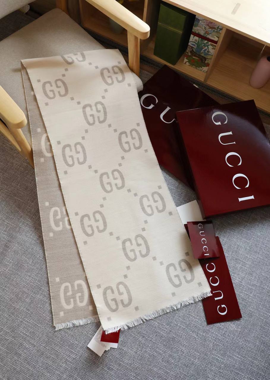 Лимитированный шарф бежевый Gucci BP-701302 Лимитированный шарф бежевый Gucci BP-701302