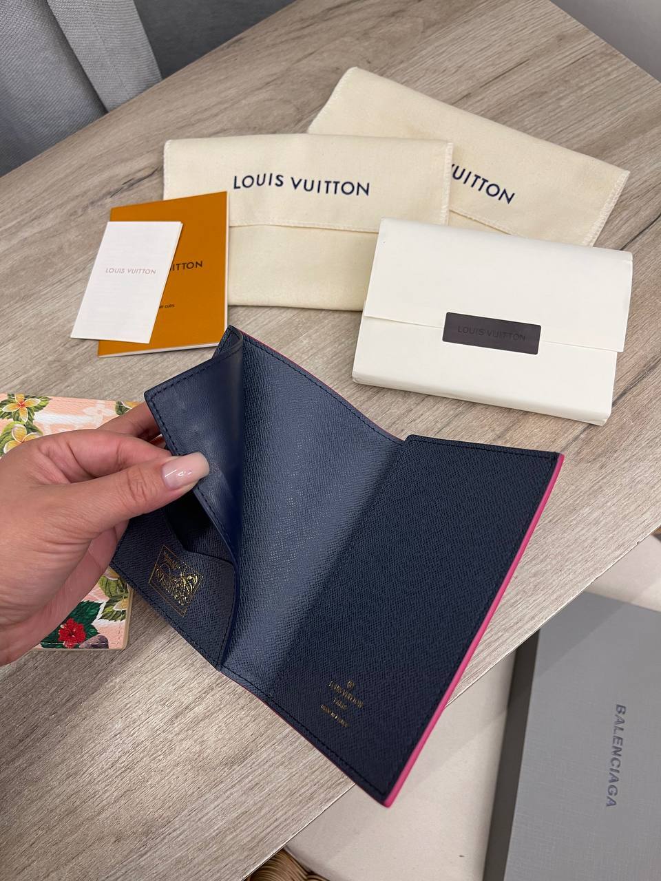 Коллекционная обложка на паспорт Louis Vuitton BP-51930 Коллекционная обложка на паспорт Louis Vuitton BP-51930