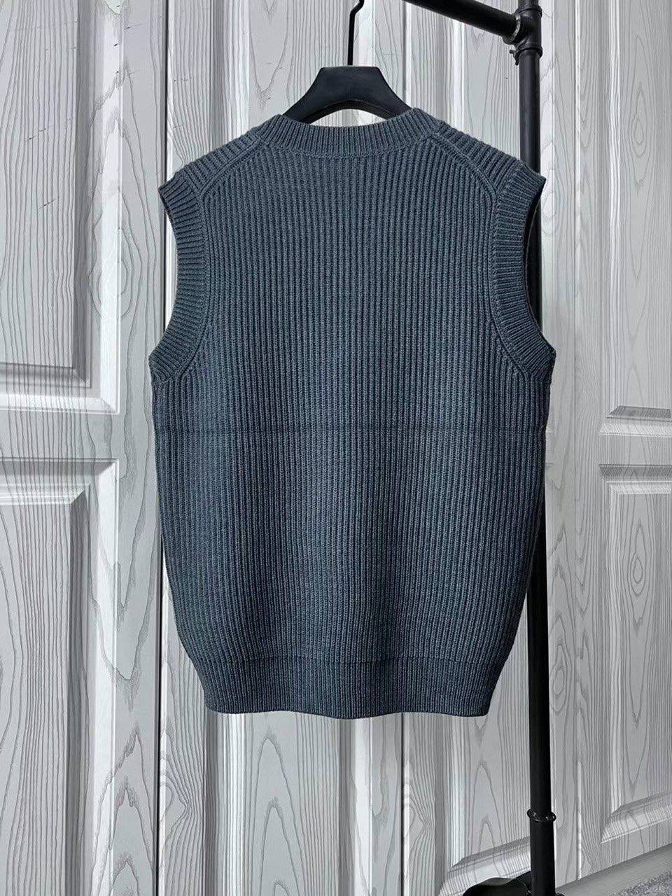 Лимитированный жилет Prada BP-40406 Лимитированный жилет Prada BP-40406