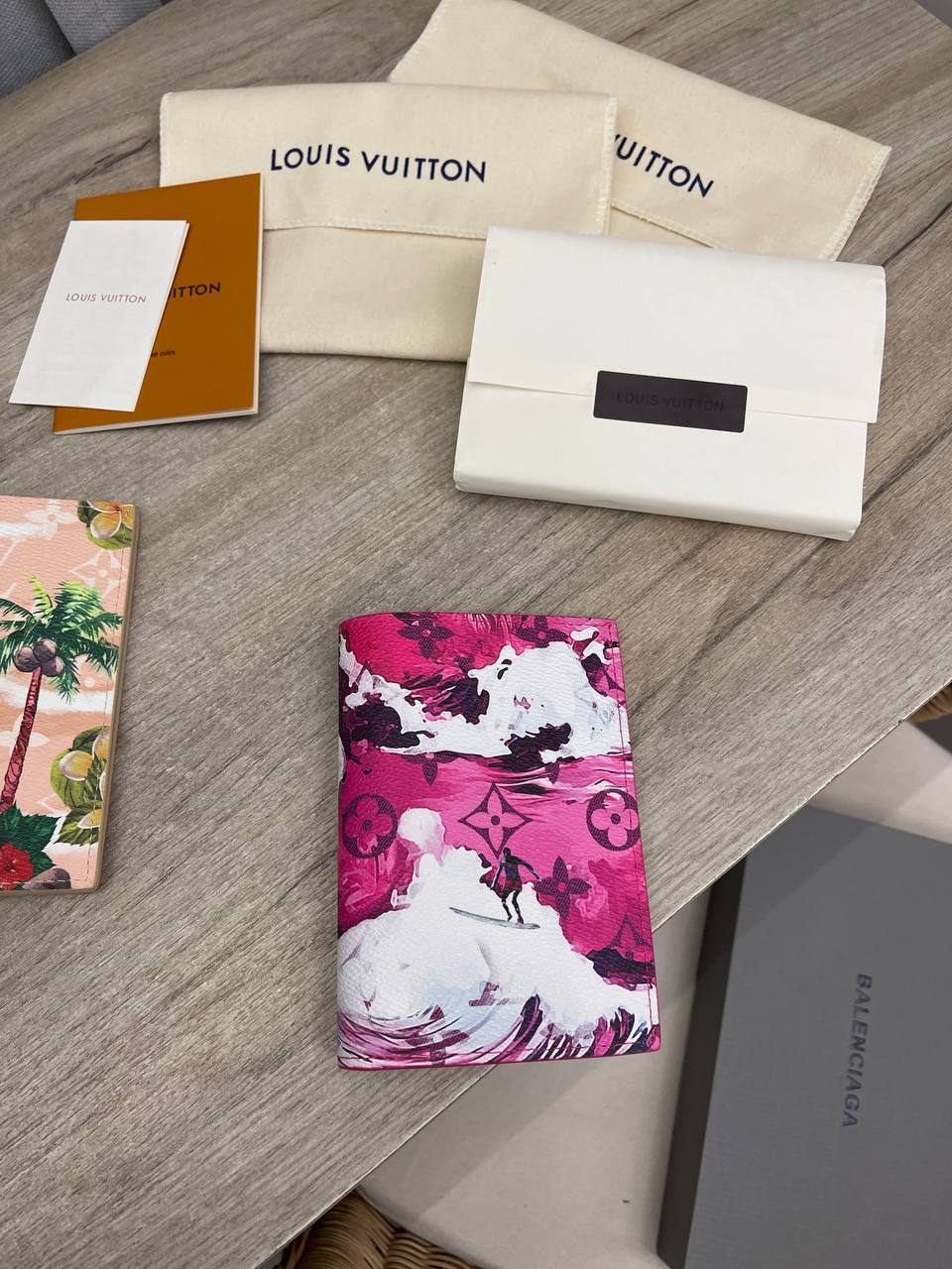 Коллекционная обложка на паспорт Louis Vuitton BP-51930 Коллекционная обложка на паспорт Louis Vuitton BP-51930