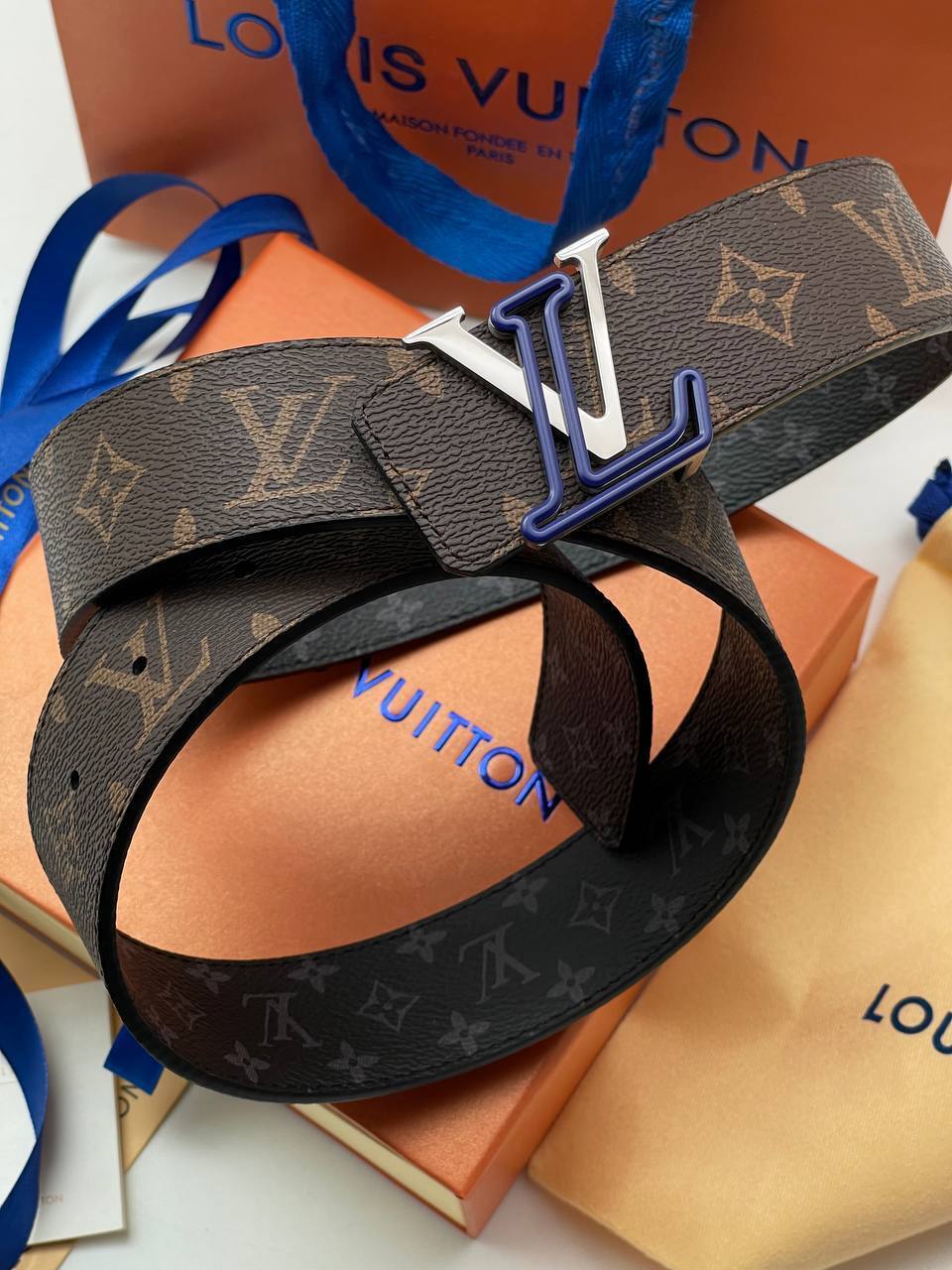 Двухсторонний ремень Louis Vuitton лимитированный BP-14244 Двухсторонний ремень Louis Vuitton лимитированный BP-14244