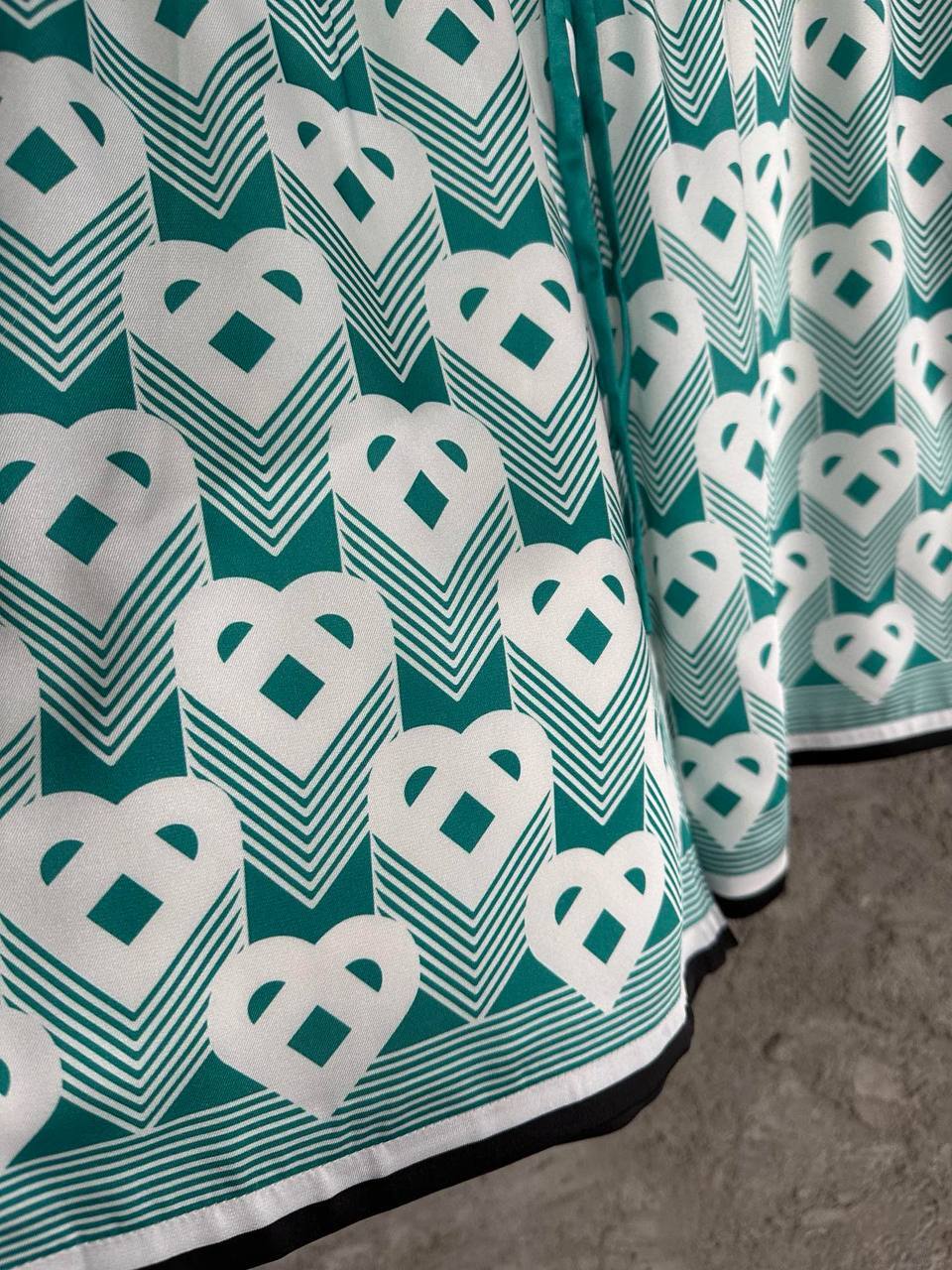 Стильный костюм бело-зеленый Casablanca BP-383353 Стильный костюм бело-зеленый Casablanca BP-383353