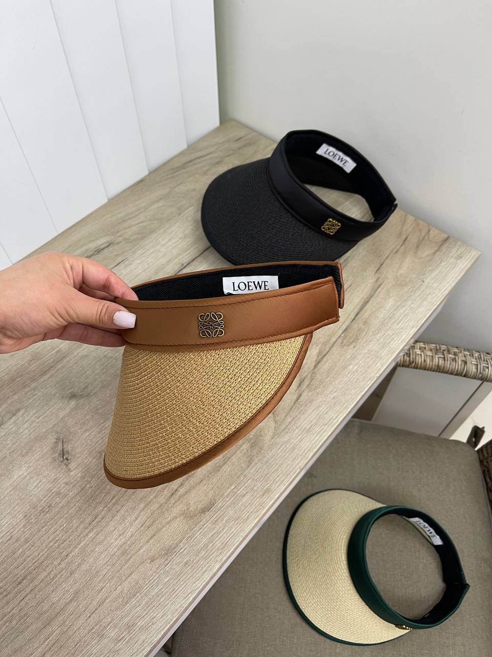 Стильный козырек Loewe BP-30715 Стильный козырек Loewe BP-30715