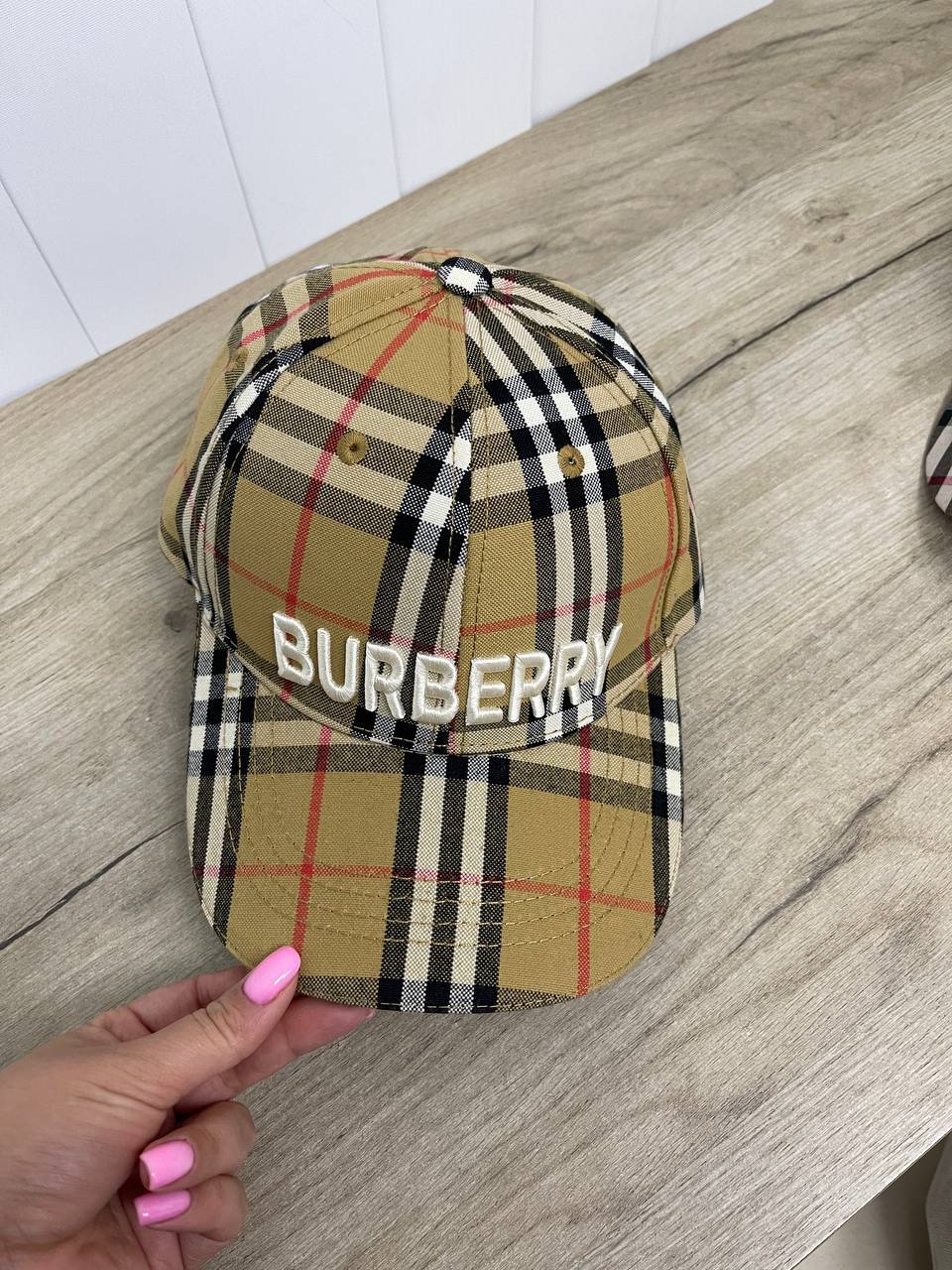 Бейсболка из высококачественного материала Burberry BP-28940 Бейсболка из высококачественного материала Burberry BP-28940