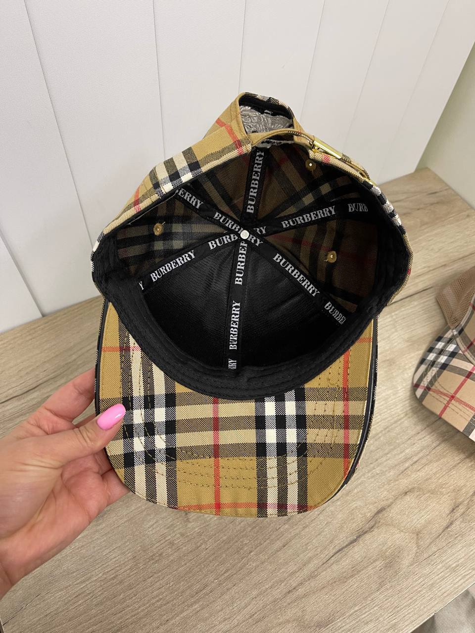 Бейсболка из высококачественного материала Burberry BP-28940 Бейсболка из высококачественного материала Burberry BP-28940