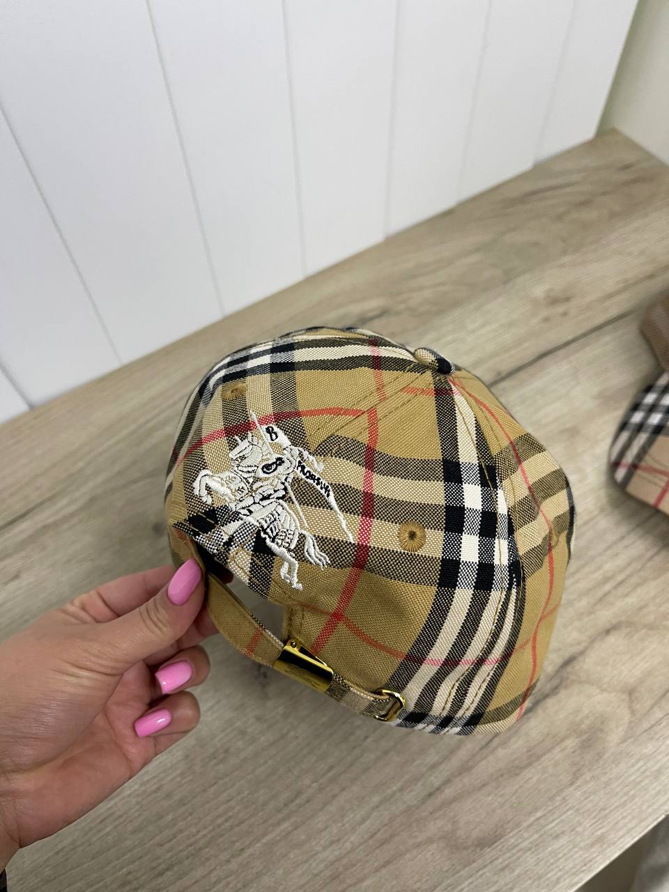 Бейсболка из высококачественного материала Burberry BP-28940 Бейсболка из высококачественного материала Burberry BP-28940